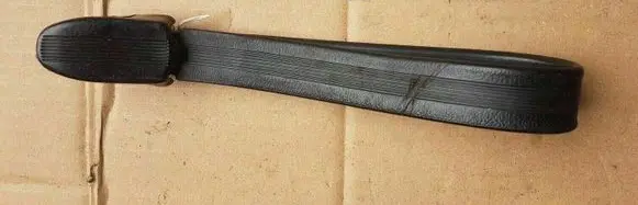 Volkswagen Jetta I Rear interior roof grab handle 113857637B