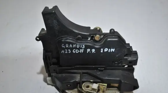 Mitsubishi Grandis Front door lock