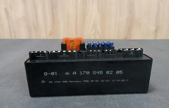Mercedes-Benz SLK R170 Fuse box set 1705450205 A1705450205