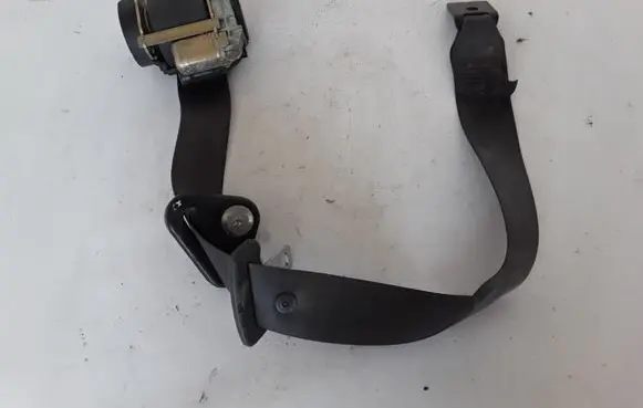 Rear seatbelt