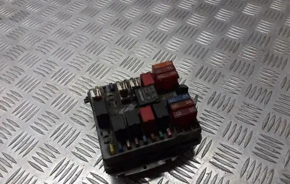 Alfa Romeo 147 Fuse box cover 46558760