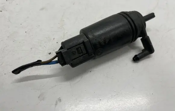 BMW 5 F10 F11 Windscreen/windshield washer pump 8377612
