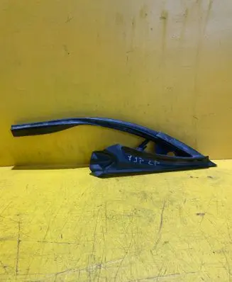 BMW 1 E82 E88 Front door glass trim molding 7164935