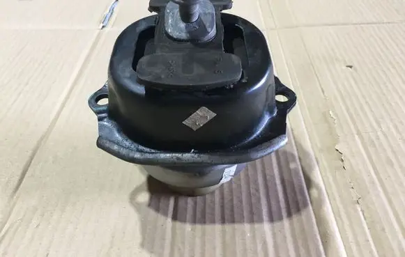 BMW X5 E70 Engine mount bracket 6857519 P685751902