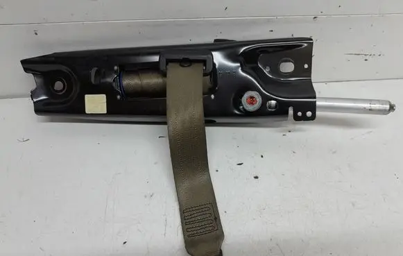 Volvo V70 Front seatbelt 39811483 P39811483