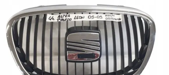 Seat Altea Front bumper upper radiator grill 5P0853651