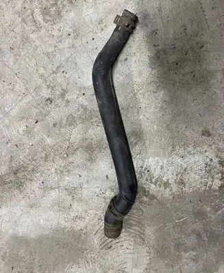 Volkswagen PASSAT B8 Engine coolant pipe/hose