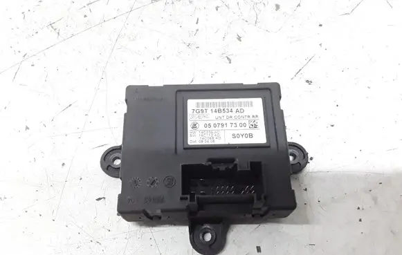 Ford Mondeo MK IV Door control unit/module 0507917300