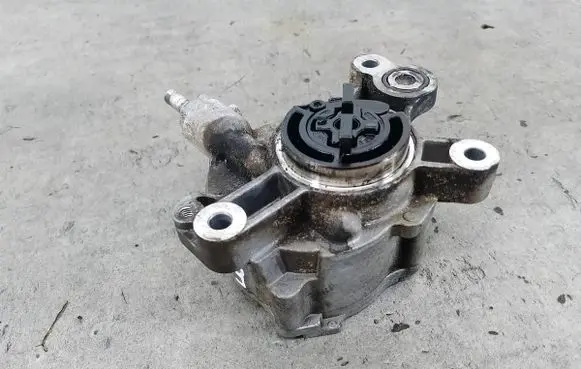 Volvo V50 Vacuum pump D1651C1