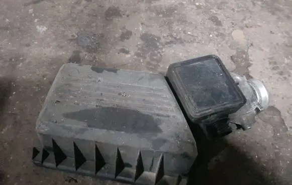 BMW 5 E34 Air filter box