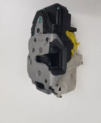 Opel Insignia A Front door lock 3023803E01S