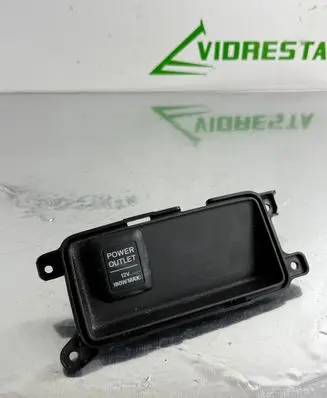 12 V Socket (rear)