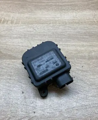 Audi A4 S4 B5 8D Air flap motor/actuator 8D2820511D 0132801210
