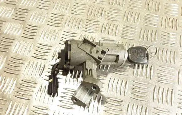 Toyota Corolla E120 E130 Ignition lock 45020024