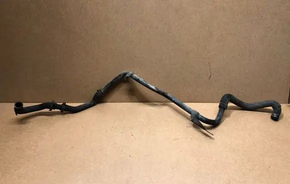Volkswagen Touran I Engine coolant pipe/hose 038121151B