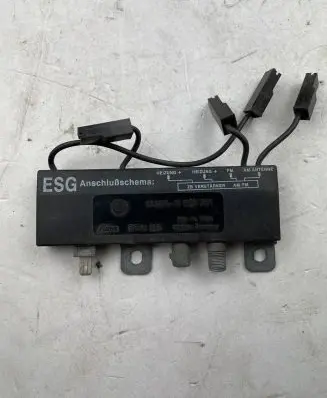 BMW 7 E32 Antenna control unit 65241379761 1379761