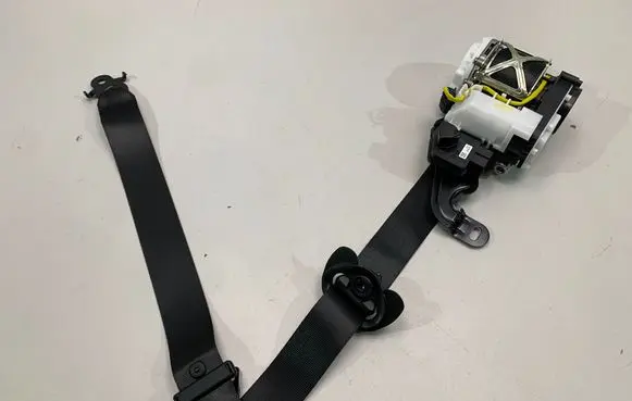 BMW 5 G30 G31 G38 Front seatbelt 7430116