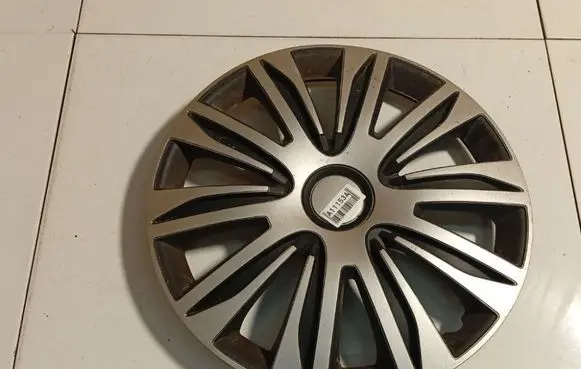 Nissan Tiida C11 R15 wheel hub/cap/trim 
