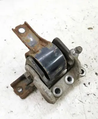 Mitsubishi Outlander Engine mount bracket