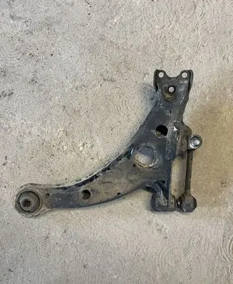 Toyota Avensis T220 Front lower control arm/wishbone