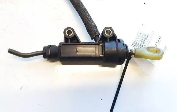 BMW 1 E81 E87 Clutch master cylinder 6758822 21526758822
