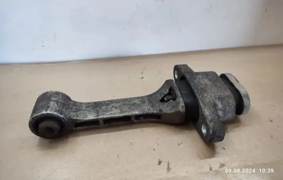 KIA Sportage Engine mount bracket 219572S000