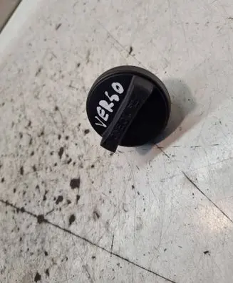 Toyota Corolla Verso AR10 Oil filler cap 