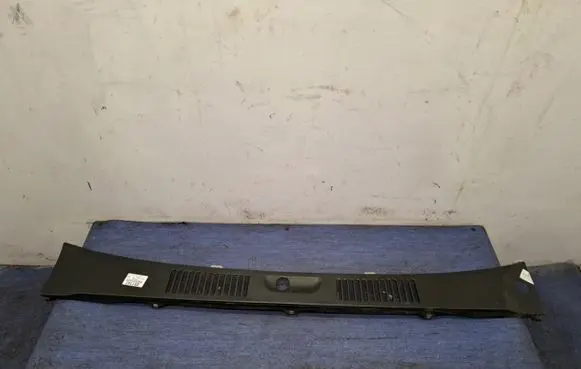 Isuzu Trooper Wiper trim