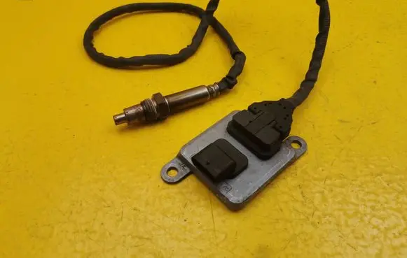 Mercedes-Benz C W205 Lambda probe sensor A0009053706