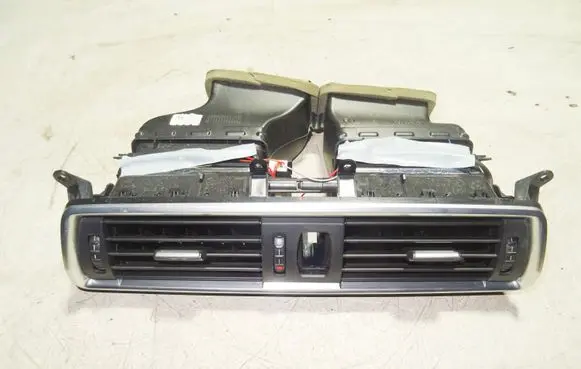 BMW 5 GT F07 Dash center air vent grill 16828110 F49166966 0757208