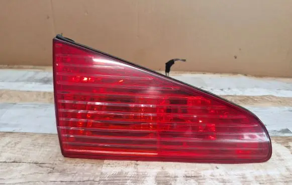 Peugeot 607 Tailgate rear/tail lights