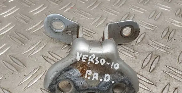 Toyota Verso Front door lower hinge 