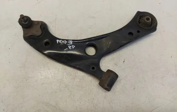 Toyota Prius (XW50) Front control arm