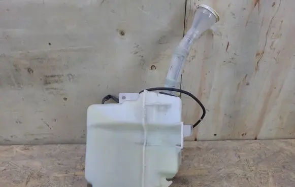 Mitsubishi Lancer X Windshield washer fluid reservoir/tank 