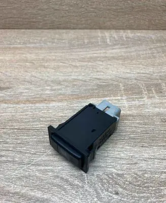 Toyota Avensis T250 Windscreen/window heater switch 153337