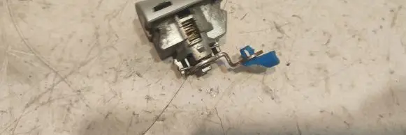 Renault Koleos I Front door lock (next to the handle) 
