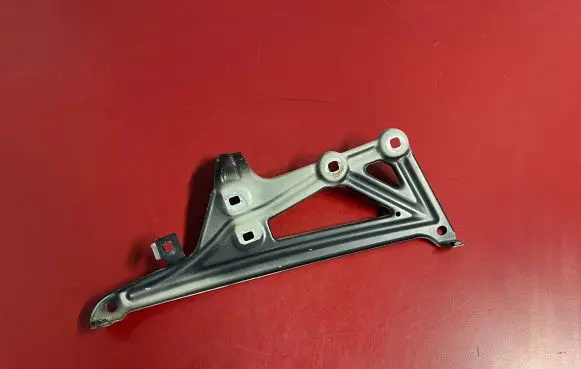 BMW X1 F48 F49 Fender mounting bracket 7329447