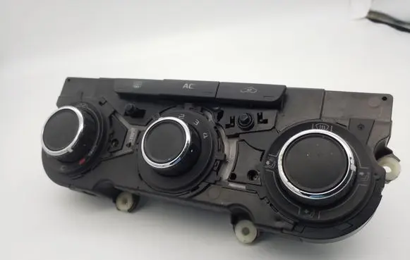 Skoda Octavia Mk2 (1Z) Climate control unit 3T0820047M 5HB00975230