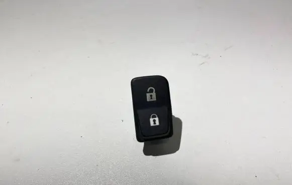 Volvo V50 Central locking switch button 65832 03451510307 30777333