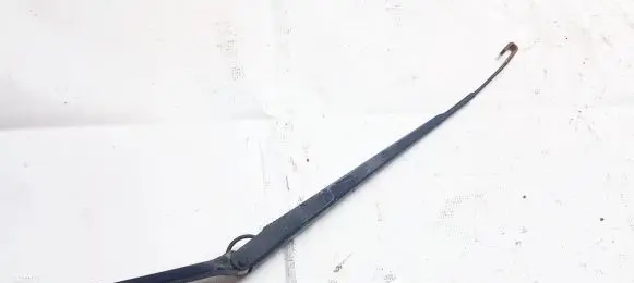 Nissan X-Trail T30 Front wiper blade arm