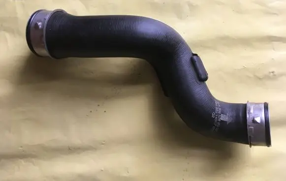 Mercedes-Benz C W203 Intercooler hose/pipe A2035282082