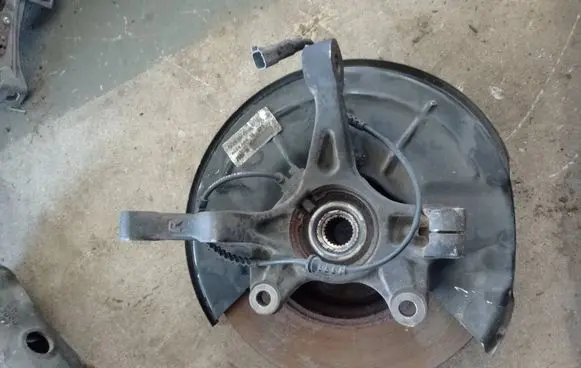 Buick Encore I Front wheel hub