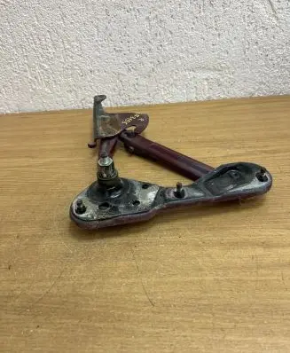 Mercedes-Benz E W124 Tailgate/trunk/boot hinge F3155