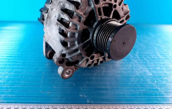 Volkswagen Crafter Generator/alternator 03L903024B