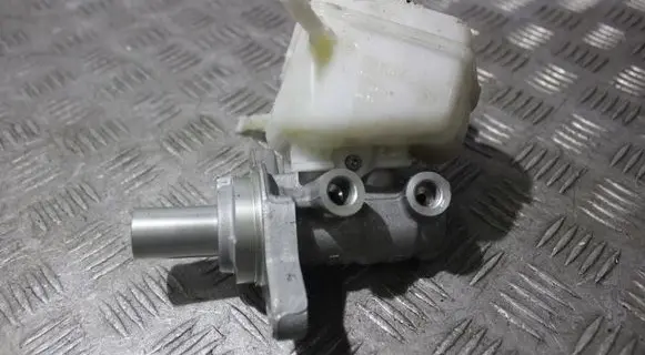 BMW 3 F30 F35 F31 Master brake cylinder 702620