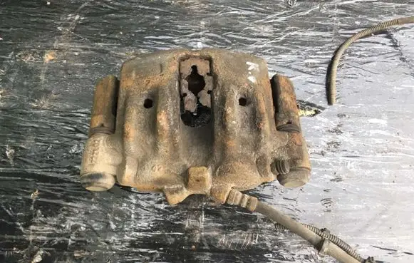 Iveco Daily 35 - 40.10 Front brake caliper 42548179