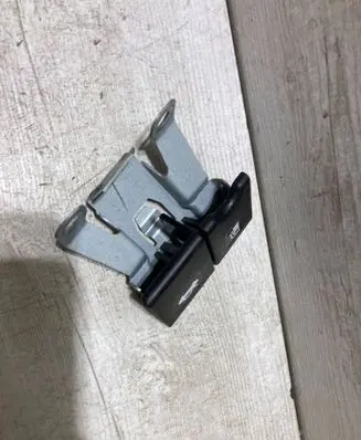 Engine bonnet (hood) release handle