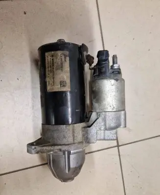 BMW 4 F32 F33 Starter motor 8612576 0001147425