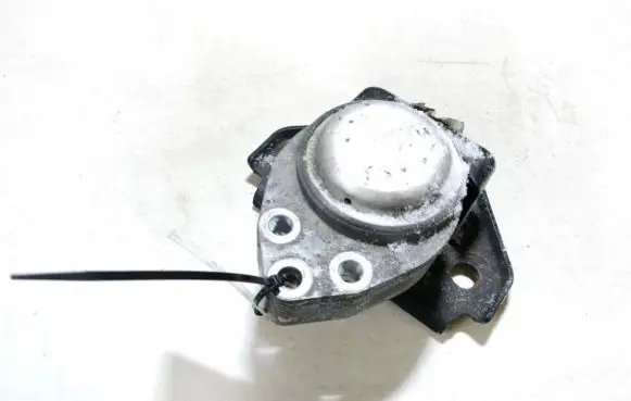 Mazda 2 Engine mount bracket