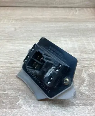 Mazda 626 Heater blower motor/fan resistor HB151GA5RA 2L11